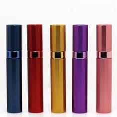 Pienikynäpohjainen hajuvesipullo